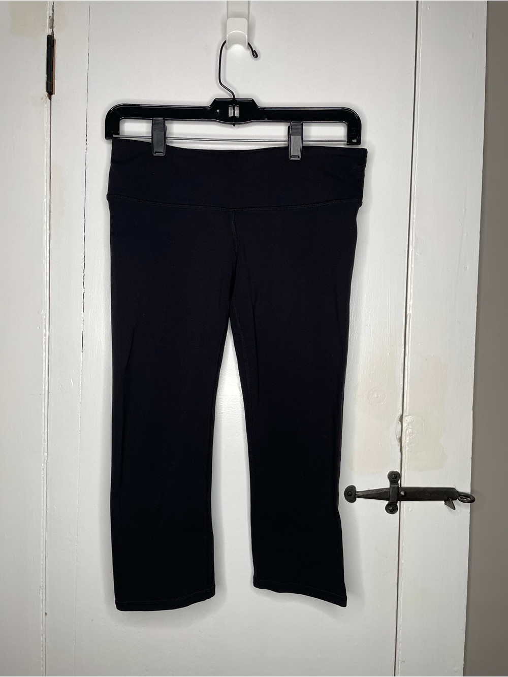 ALO Black Classic Capri Cropped Yoga Leggings Sculpted Fit Medium Compression S